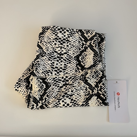 Balance Athletica White viper ascend legging - Picture 10 of 10